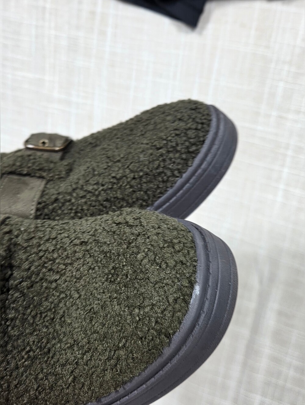 Life Stride Women's Olive Green Faux Shearling Slip-On with Buckle Size 6.5 . - Picture 8 of 12